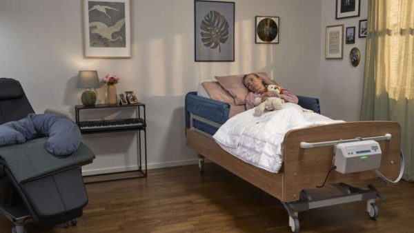 Arjo, Evenda Comfio Longterm Care Medical Bed - Image 3