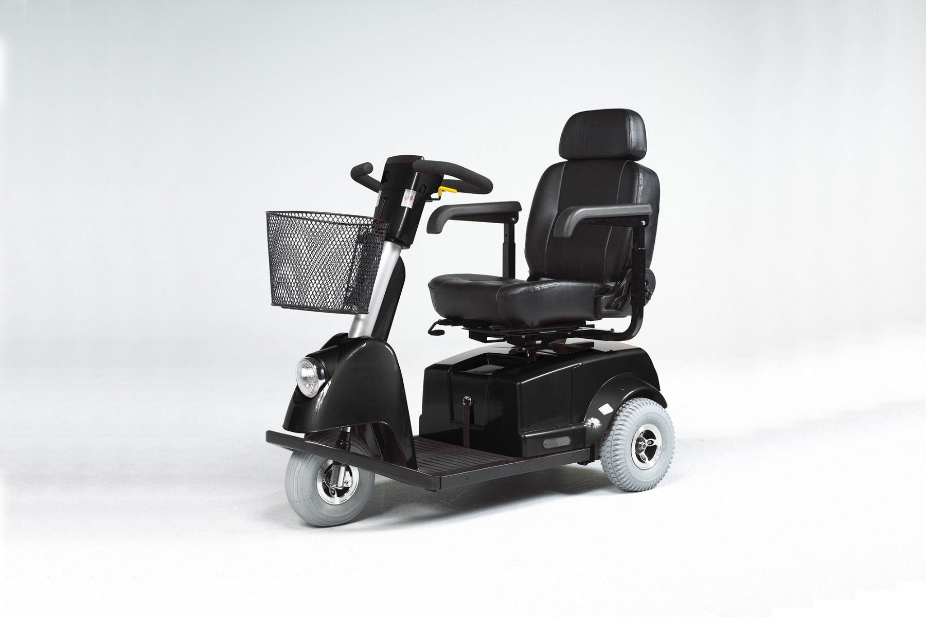 Fortress,1700 DT 3 Wheel Scooter, 1700DT-3W - Image 2